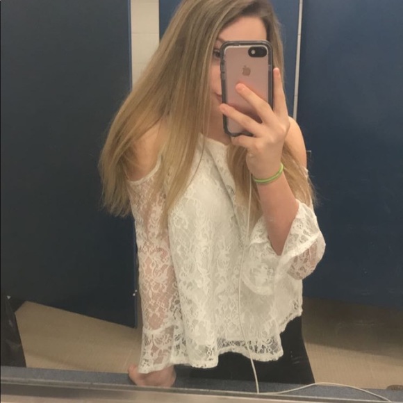 off the shoulder Hollister top - Picture 4 of 4